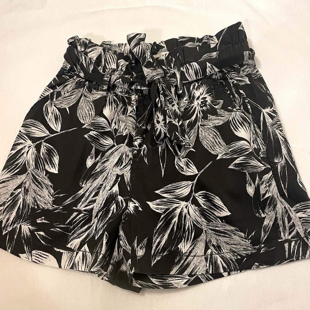 C&C California Women shorts - NWT